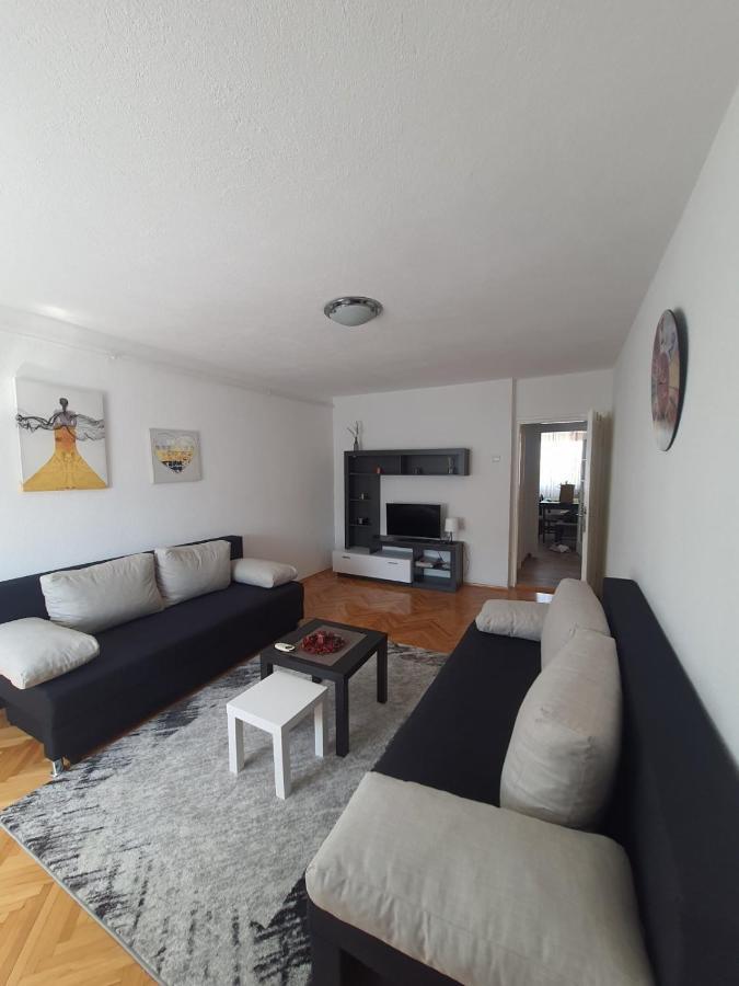 Apartman Natasa Bl บันยาลูกา ภายนอก รูปภาพ